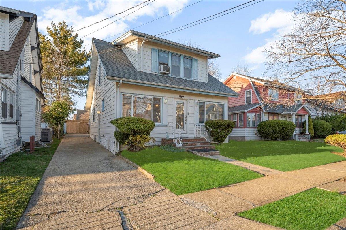 32 W Milton Street, Freeport, New York image 17