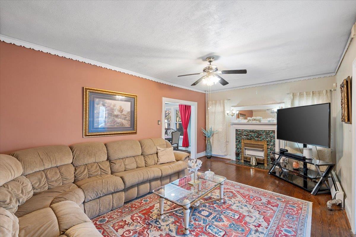 32 W Milton Street, Freeport, New York image 4