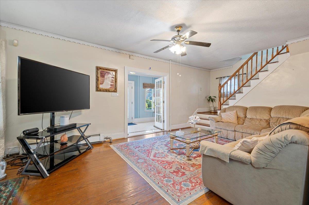 32 W Milton Street, Freeport, New York image 5