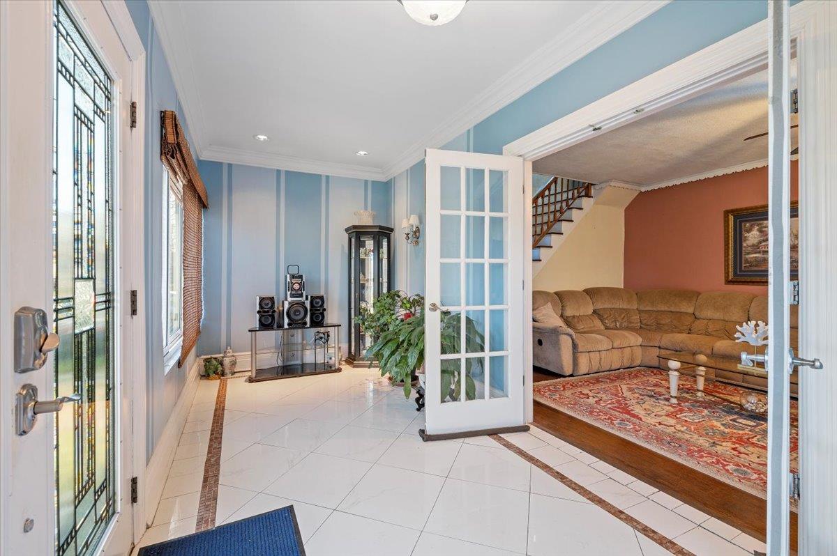 32 W Milton Street, Freeport, New York image 3