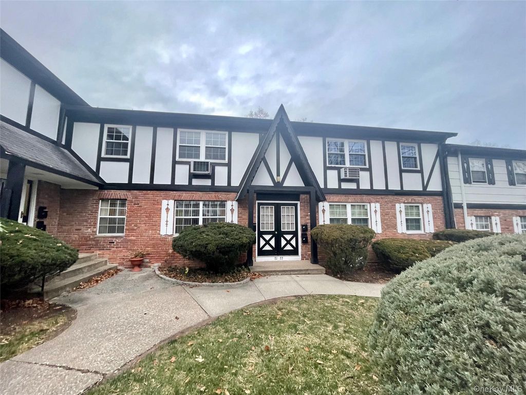 Photo of 77 Parkside Drive, Suffern, NY 10901 (MLS # 943973)