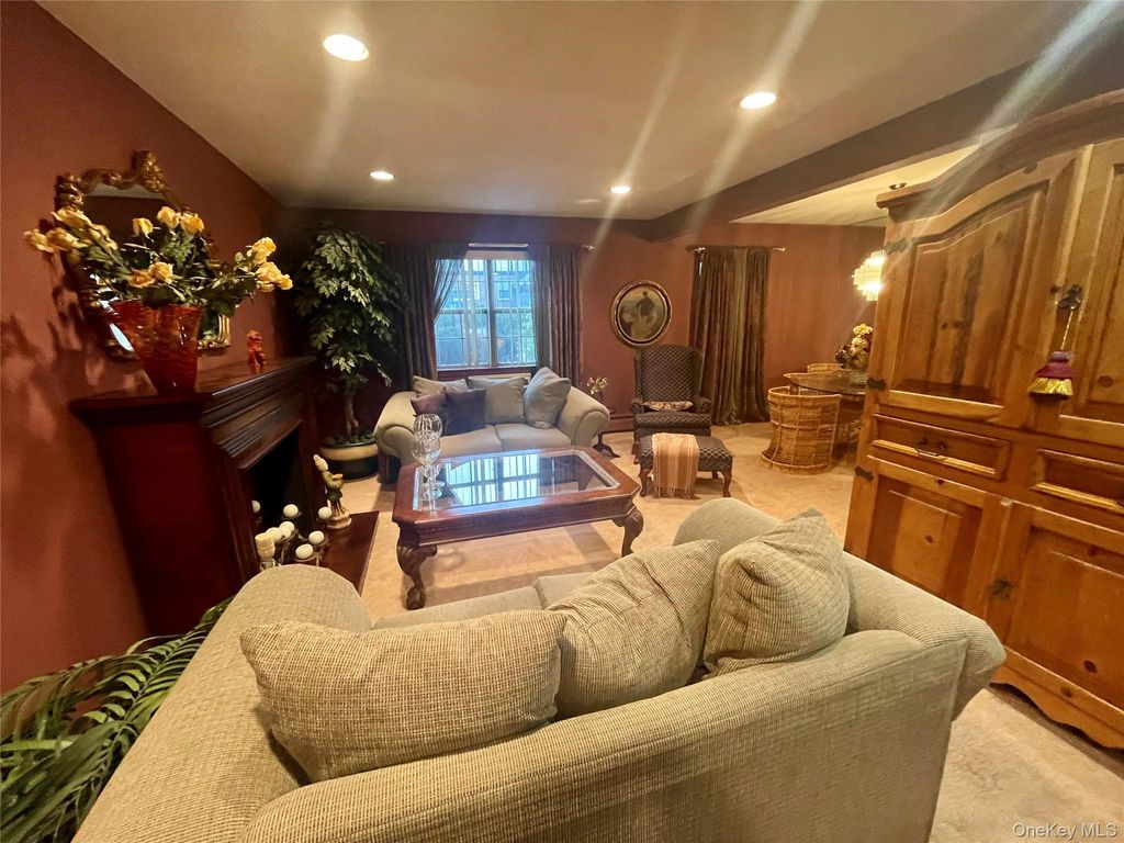 Photo of 77 Parkside Drive, Suffern, NY 10901 (MLS # 943973)