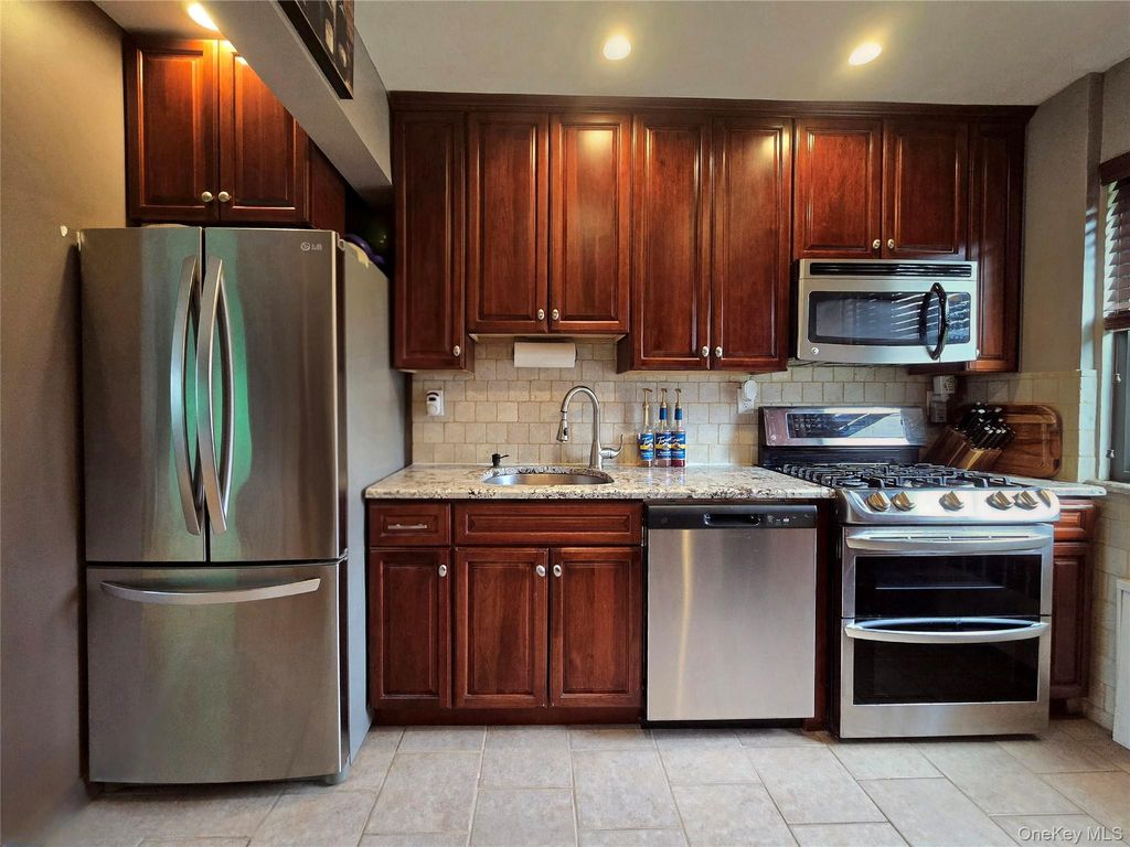 Photo of 155-29 81st Street #32, Howard Beach, NY 11414 (MLS # 980451)