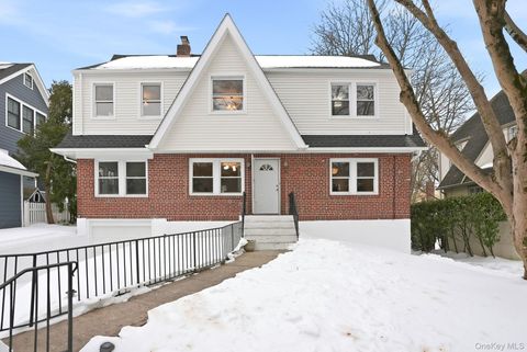 Homes For Sale - 4 Pine Brook Drive<br/> Larchmont, NY 10538