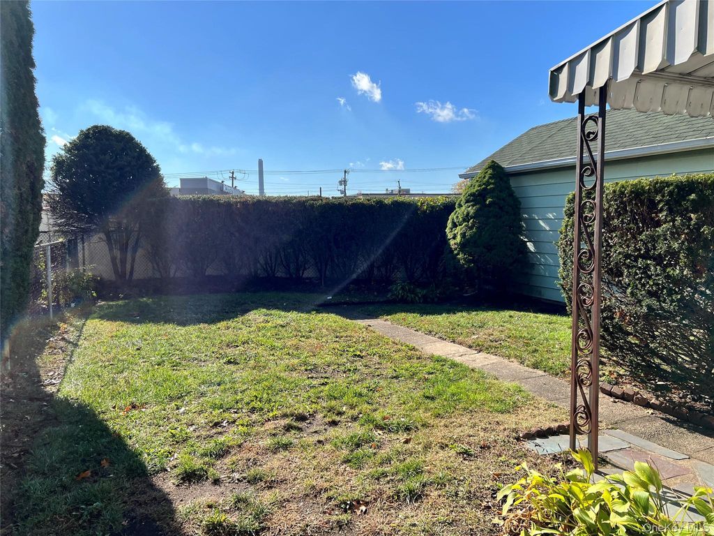 Photo of 40 Lafayette Avenue, Westbury, NY 11590 (MLS # 927482)