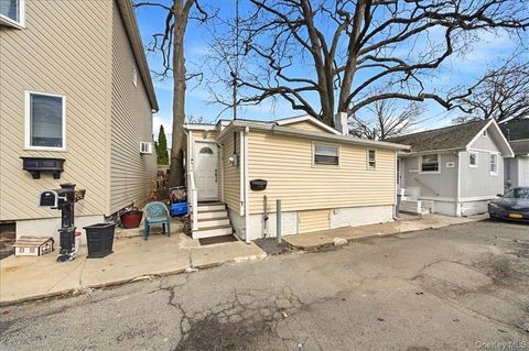 Homes For Sale - 133B Edgewater Park #133B<br/> Bronx County, Bronx, NY 10465