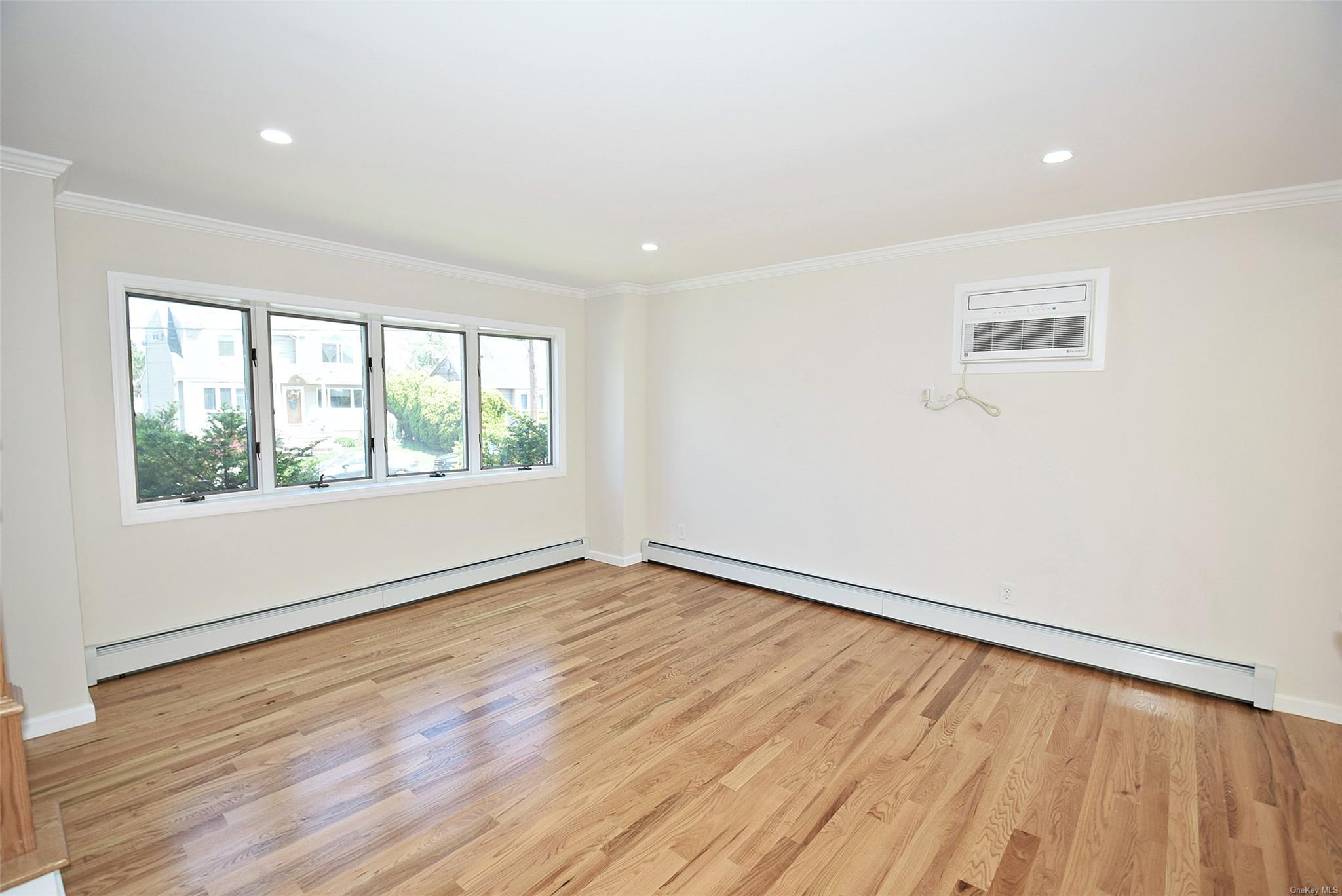 28 Karen Street, West Babylon, New York image 3