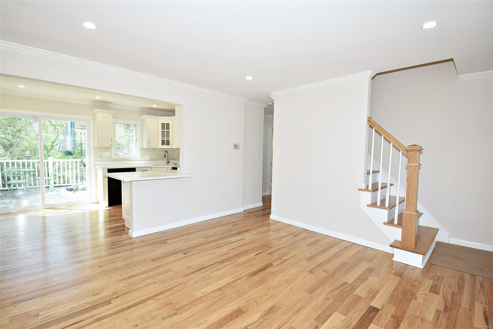28 Karen Street, West Babylon, New York image 2