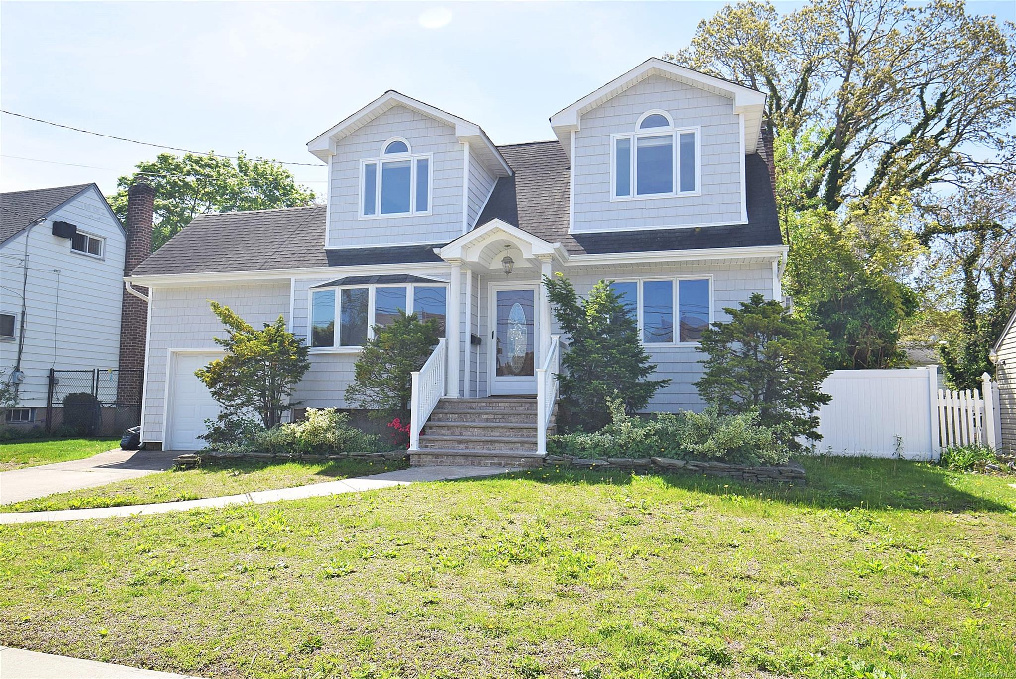 28 Karen Street, West Babylon, New York image 1