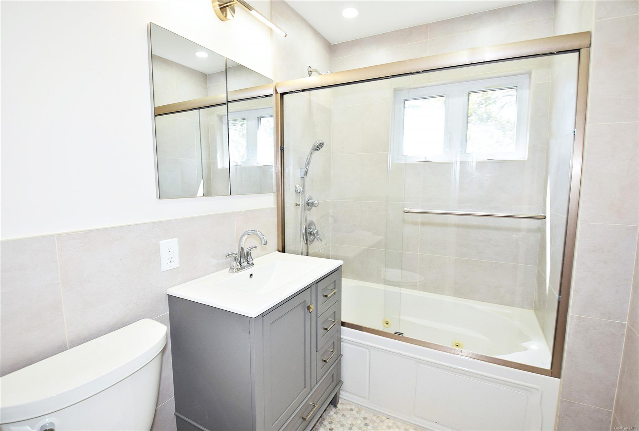 28 Karen Street, West Babylon, New York image 19