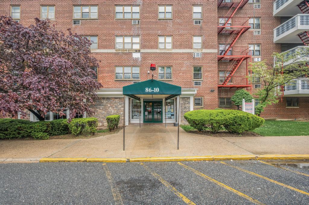 151st Avenue 3F, Howard Beach, Queens, NY - 2 Bedrooms  
2 Bathrooms  
5 Rooms - 