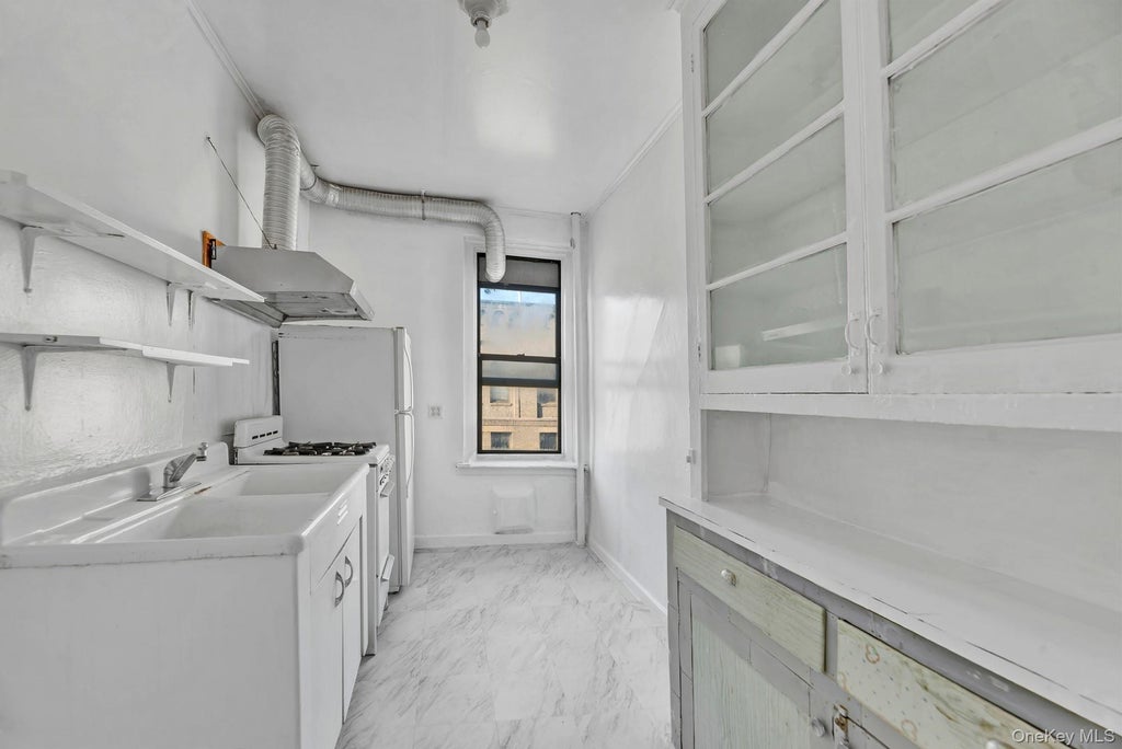 Photo of 825 Walton Avenue #5F, Bronx, NY 10451 (MLS # 1011304)