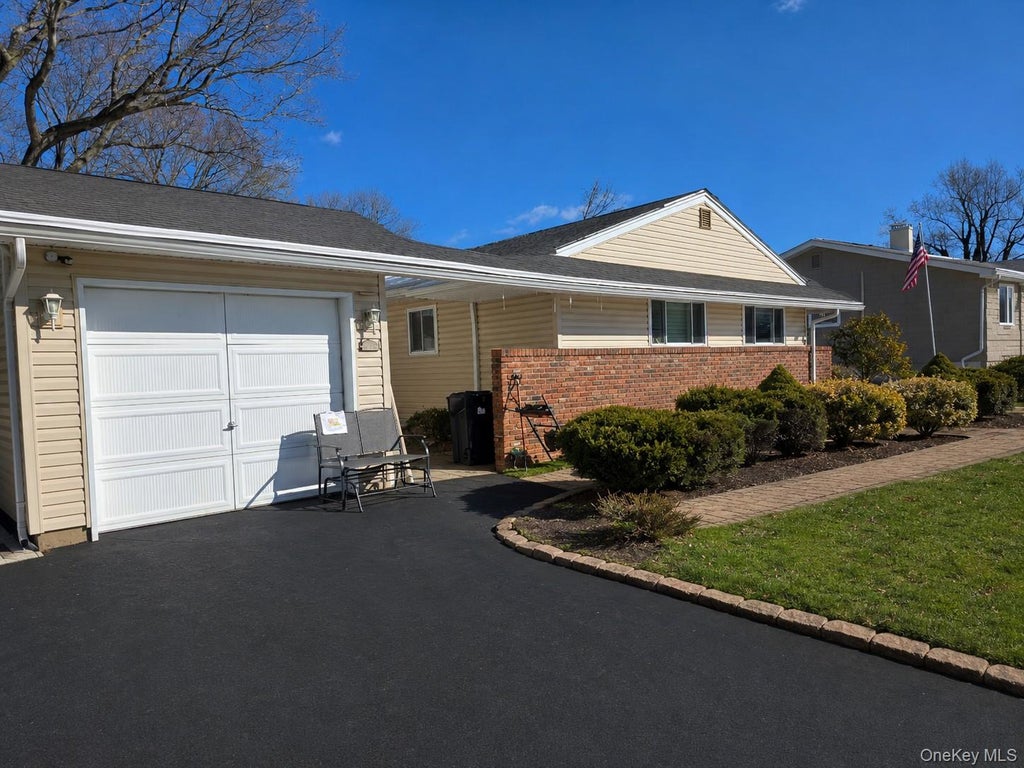 Photo of 9 Bowman Lane, Kings Park, NY 11754 (MLS # 1029789)