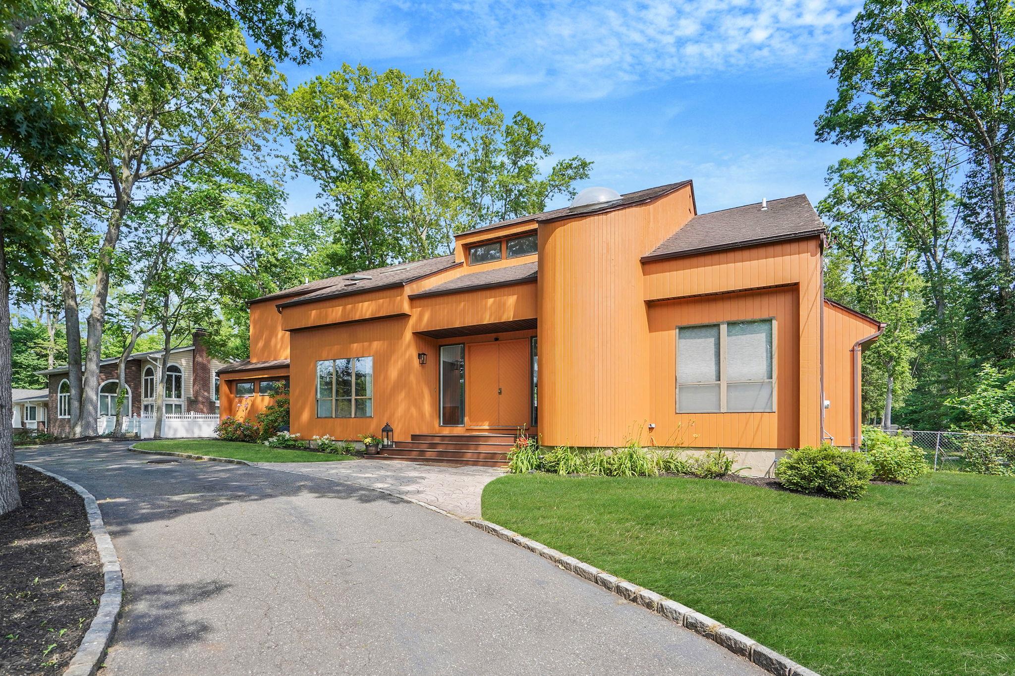 Property for Sale at Sheep Pasture Road, East Setauket, Hamptons, NY - Bedrooms: 5 
Bathrooms: 5  - $949,999
