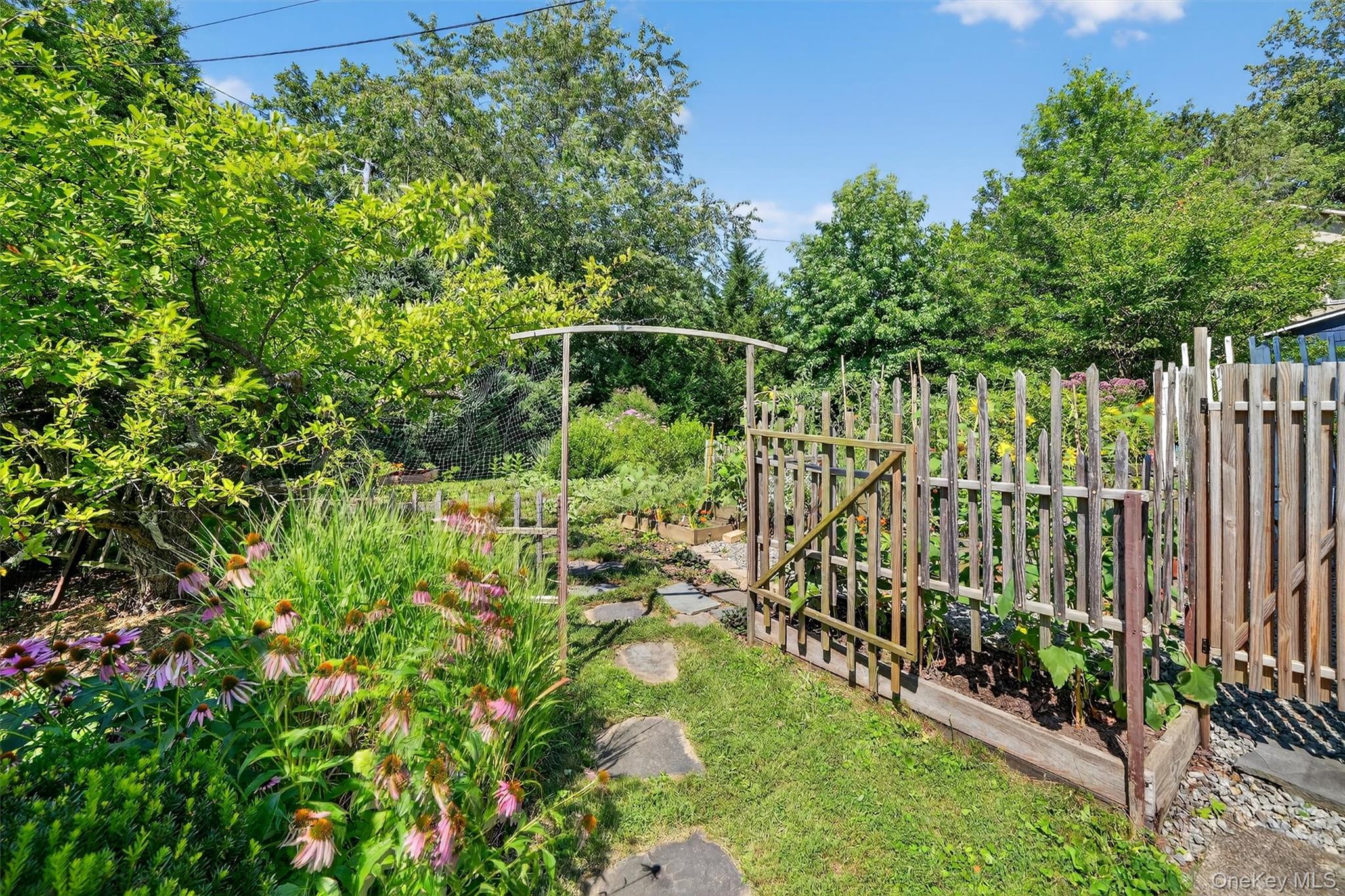 Peekskill, New York 10566, United States, 2 Bedrooms Bedrooms, ,1 BathroomBathrooms,Residential,Pending,204985