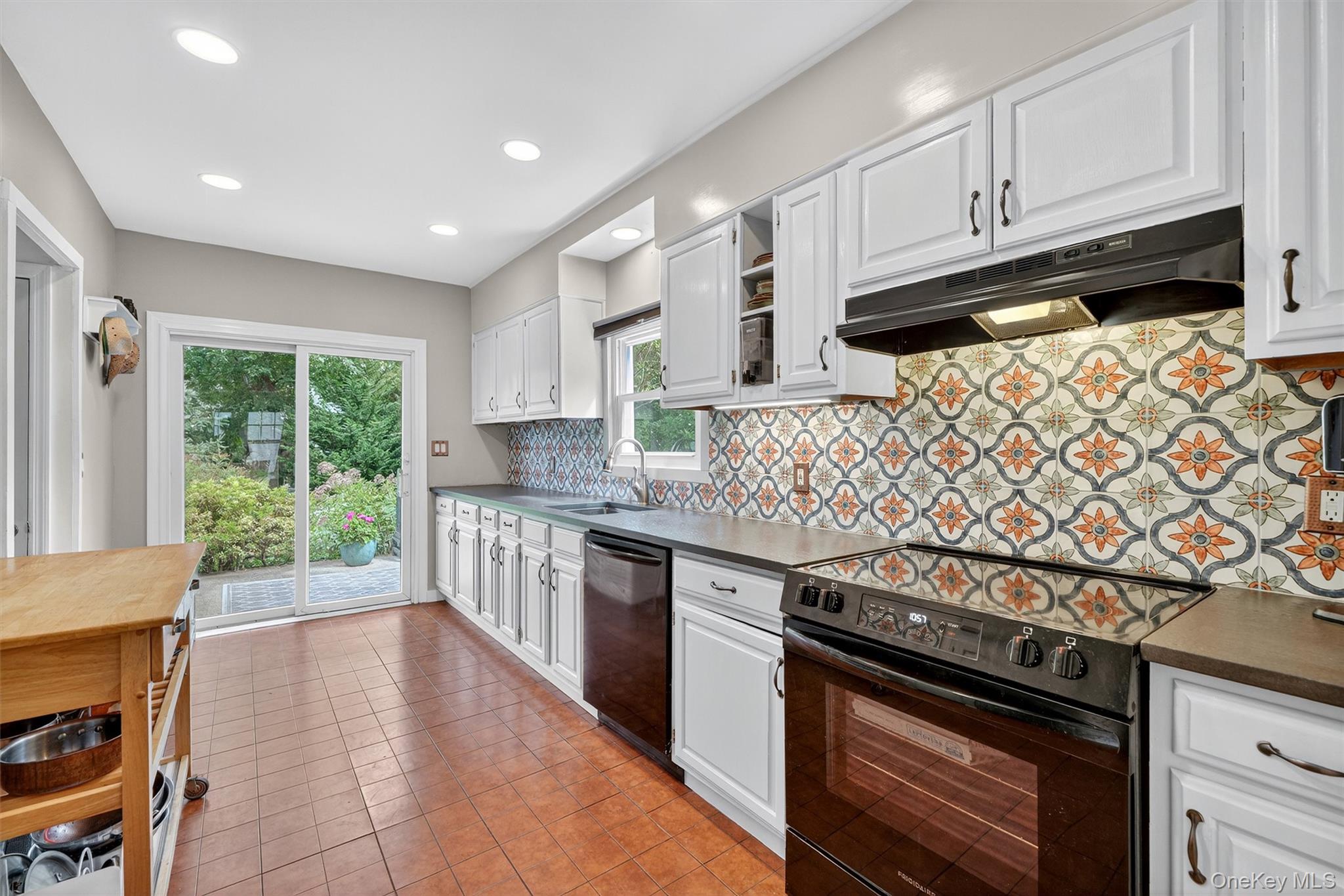 Peekskill, New York 10566, United States, 2 Bedrooms Bedrooms, ,1 BathroomBathrooms,Residential,Pending,204985