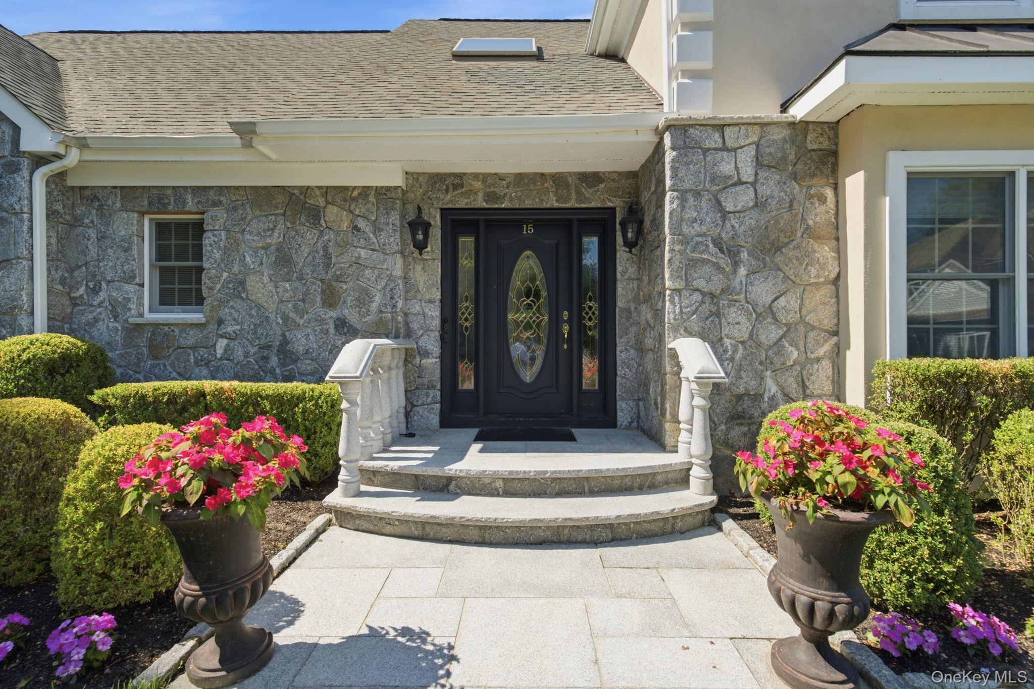 15 Ellis Drive 13