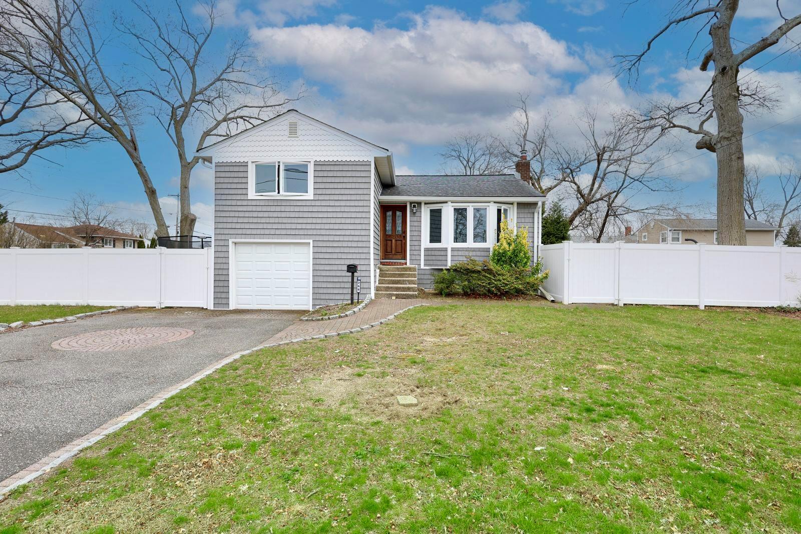 268 Grand Boulevard, Deer Park, New York image 1