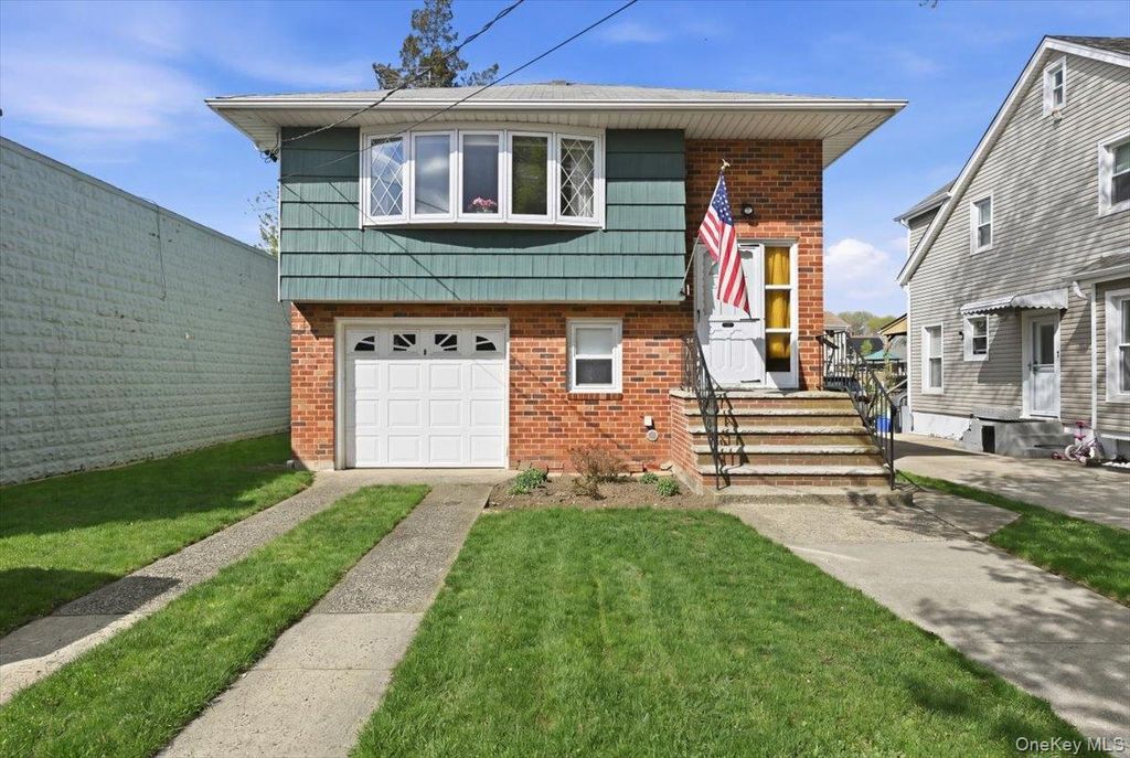 Photo of 6 Brokaw Avenue, Floral Park, NY 11001 (MLS # 985263)