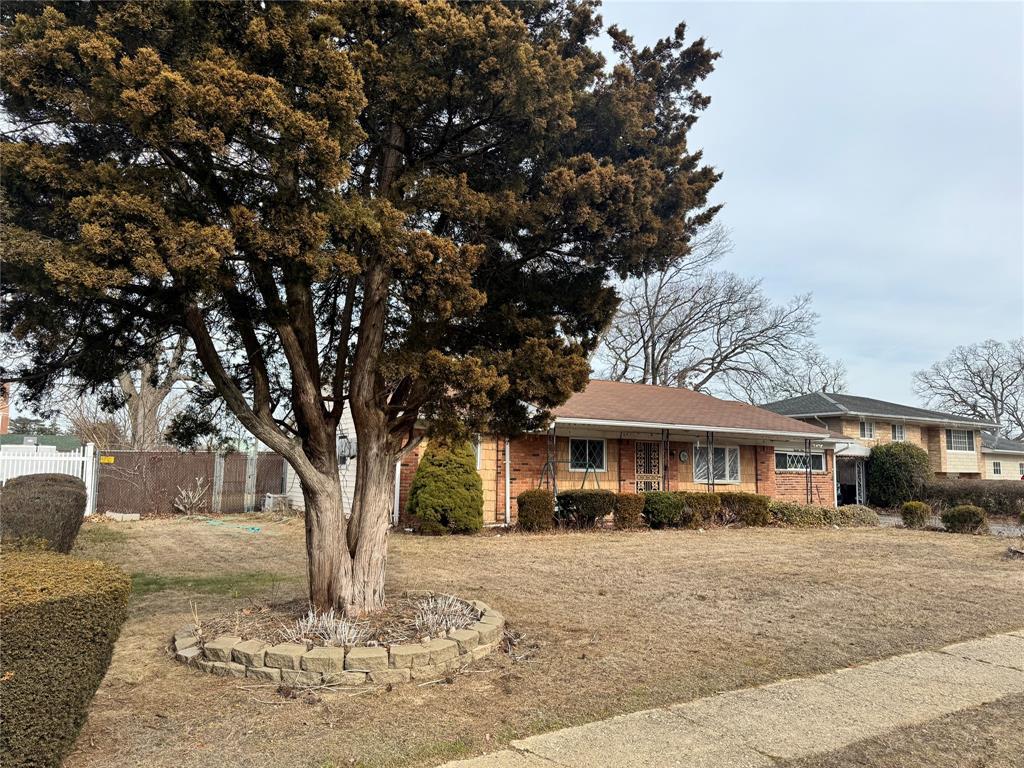 21 Russell Court, Copiague, New York image 7