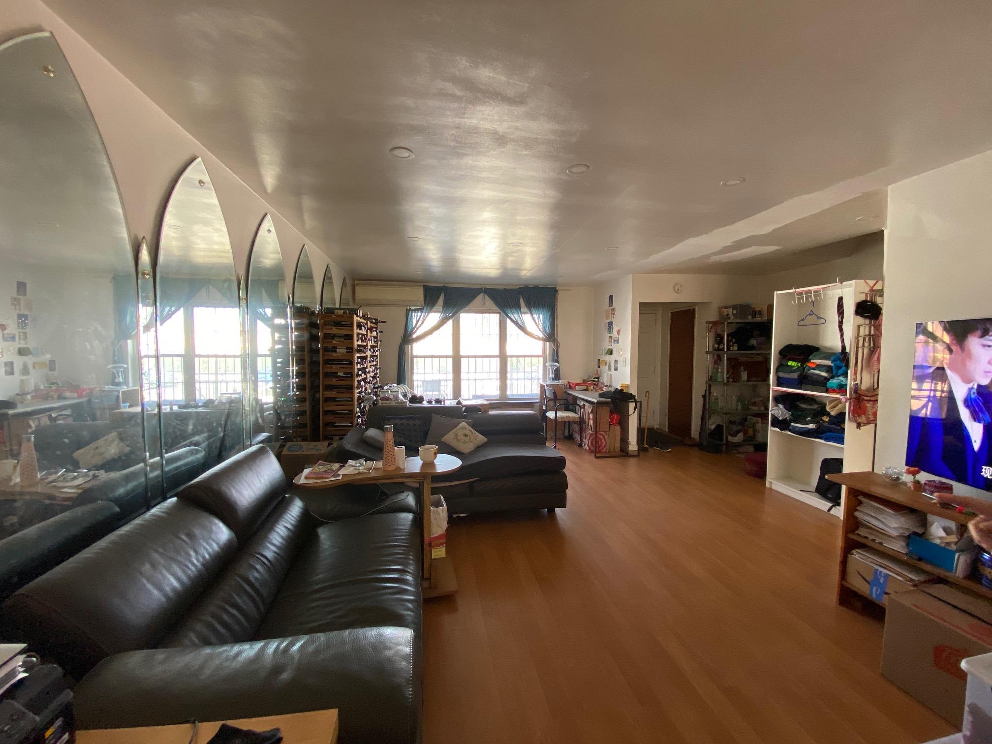 32nd Avenue, East Elmhurst, Queens, NY - 3 Bedrooms  
2.5 Bathrooms  
9 Rooms - 