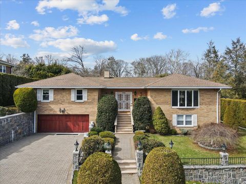 Homes For Sale - 7 Greystone Circle<br/> Bronxville, NY 10708