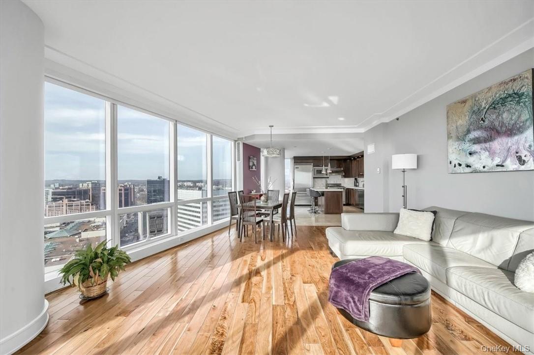 1 Renaissance Square 20C