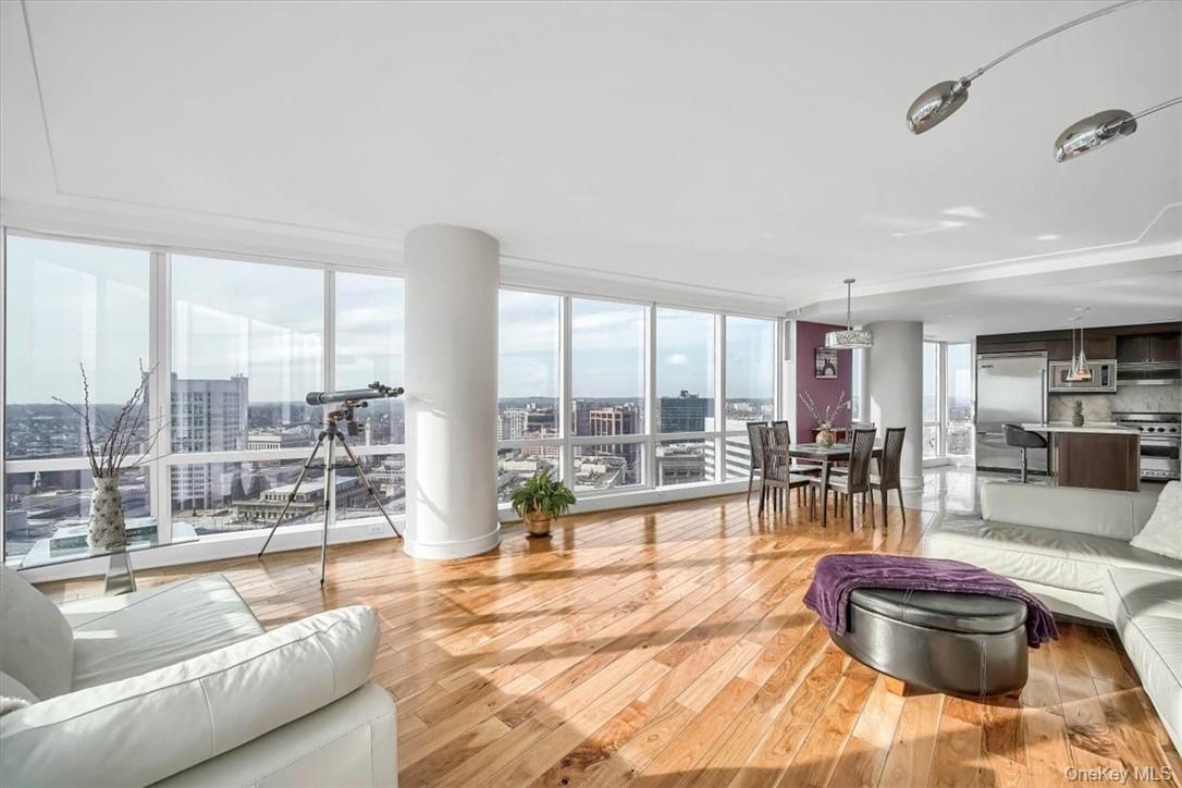 1 Renaissance Square 20C