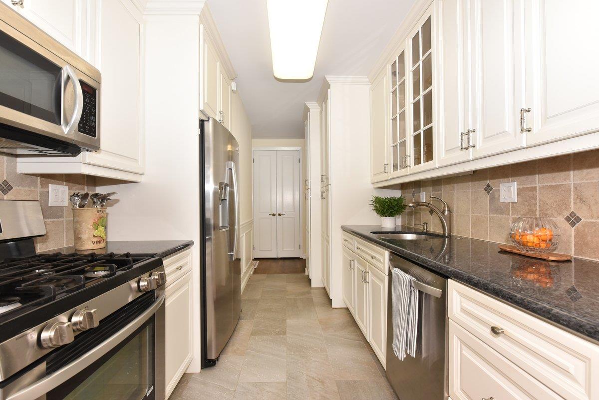 269-10 Grand Central Parkway #11G, Floral Park, New York image 10