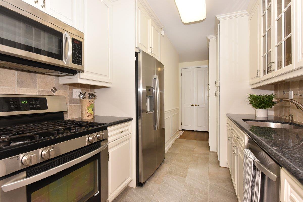 269-10 Grand Central Parkway #11G, Floral Park, New York image 12