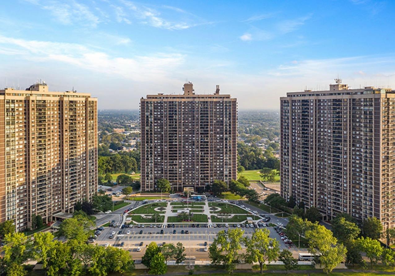 Grand Central Parkway 11G, Floral Park, Queens, NY - 2 Bedrooms  
3 Bathrooms  
5 Rooms - 