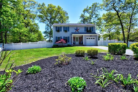 5 Mount Oak Place Ridge NY 11961