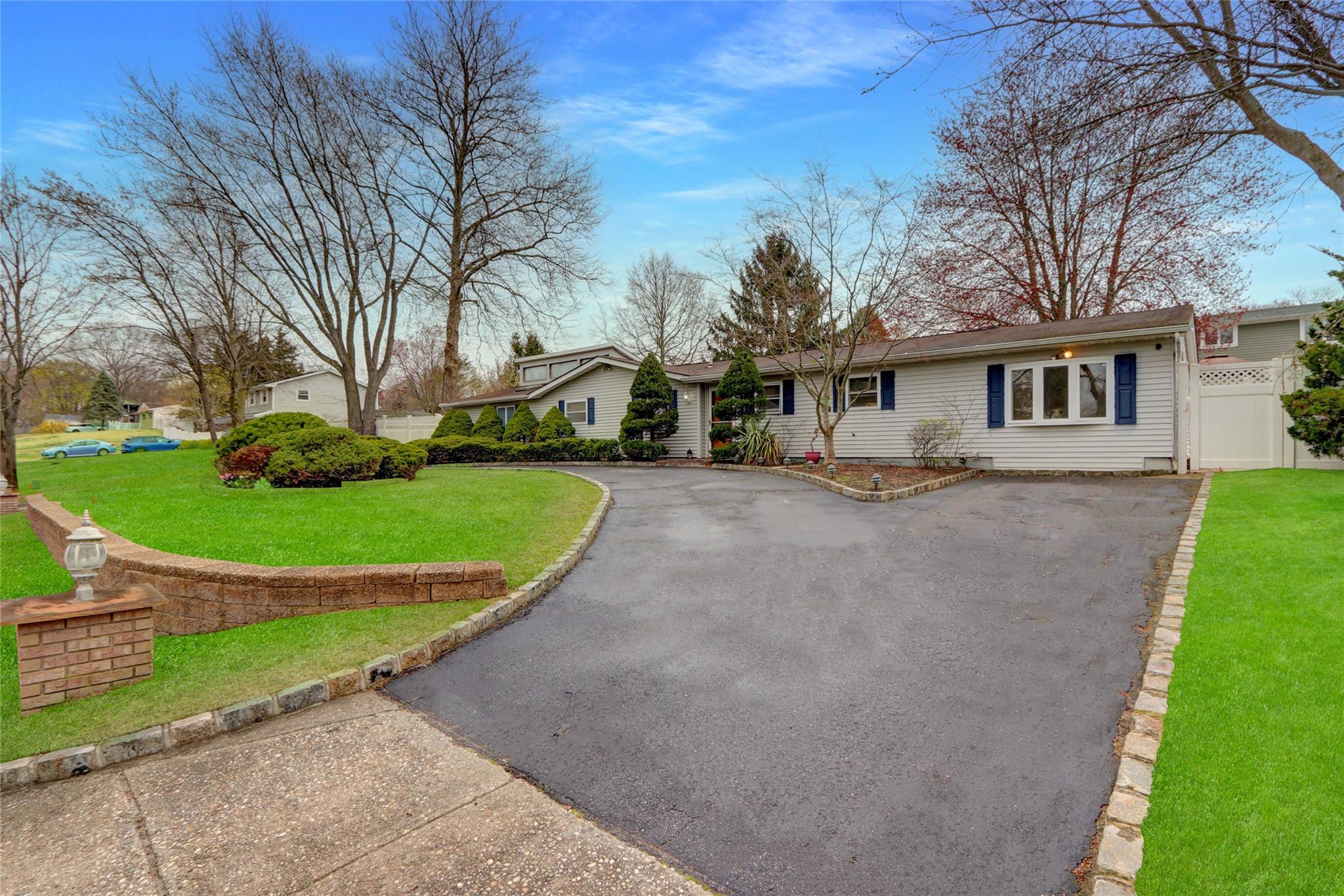 183 11th Avenue, Holtsville, New York image 1
