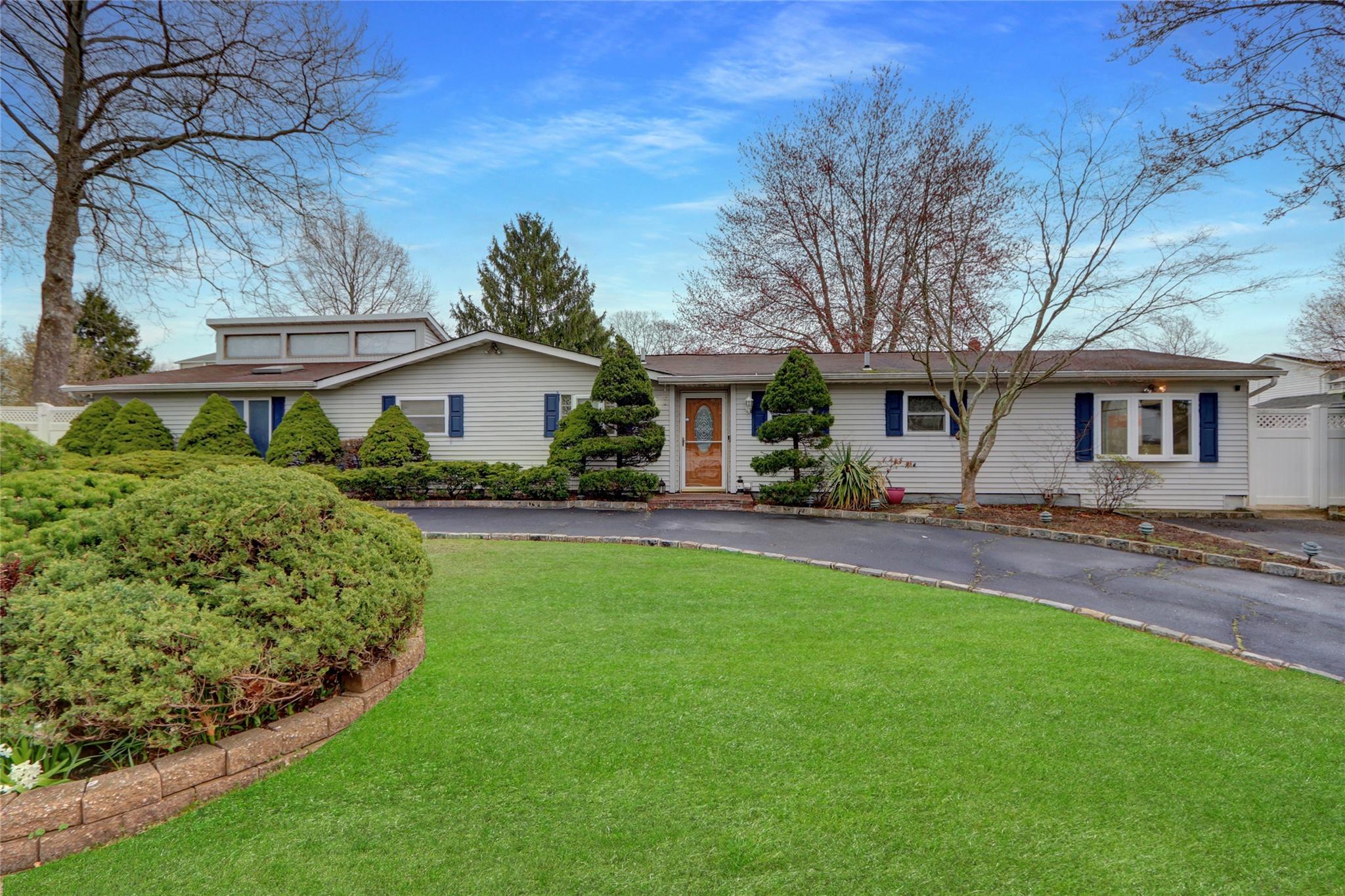 183 11th Avenue, Holtsville, New York image 3