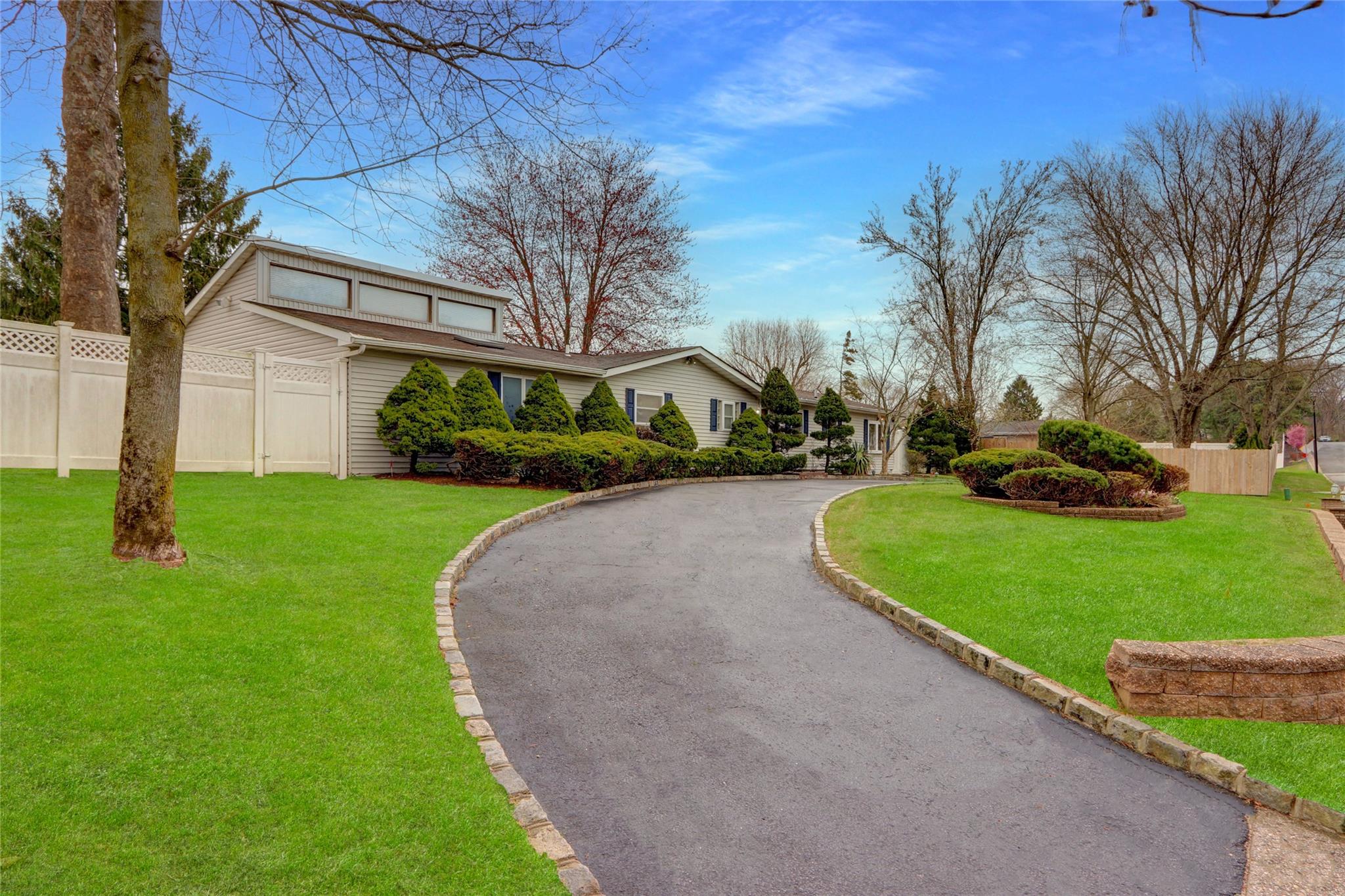 183 11th Avenue, Holtsville, New York image 4