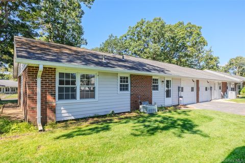 Photo of 25 Trent Court #D, Ridge, NY 11961 (MLS # 910752)