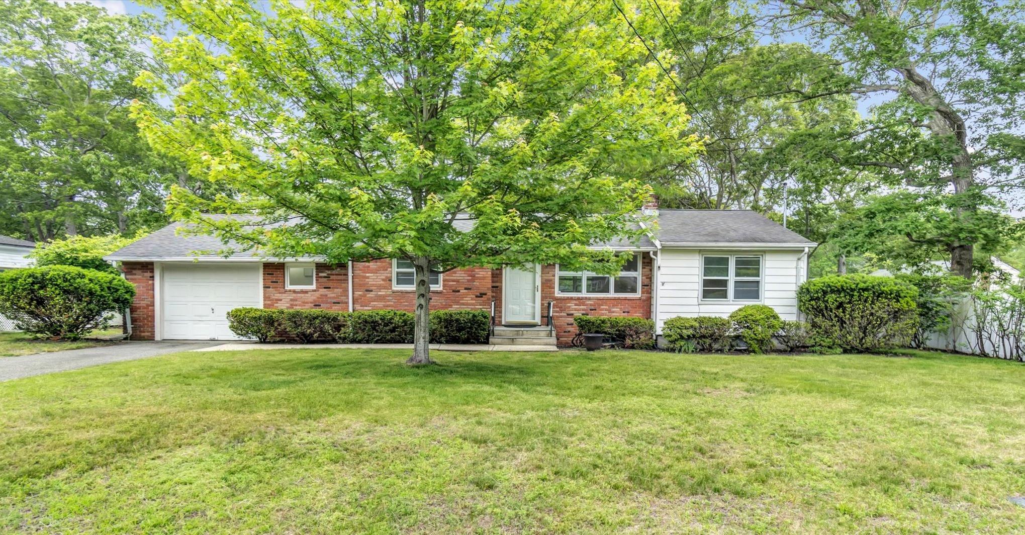 Property for Sale at Holiday Court, Hampton Bays, Hamptons, NY - Bedrooms: 3 
Bathrooms: 2  - $750,000