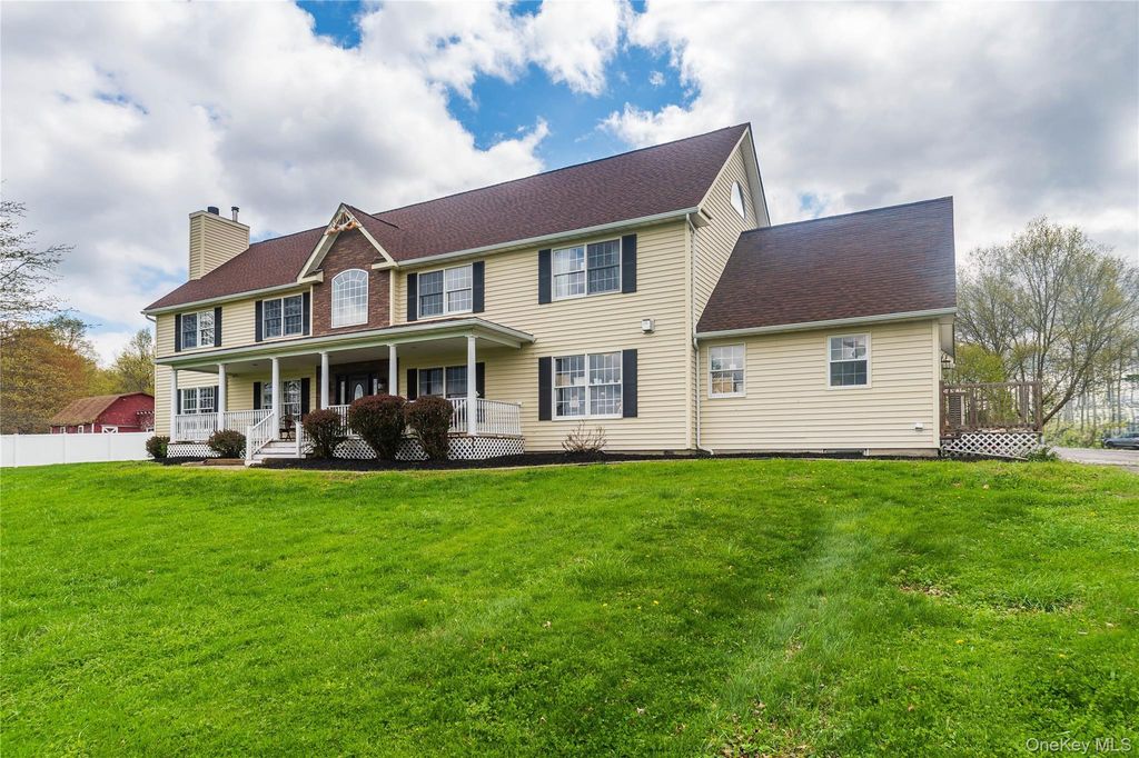 Photo of 107 Dunthorne Drive, Bloomingburg, NY 12721 (MLS # 986819)