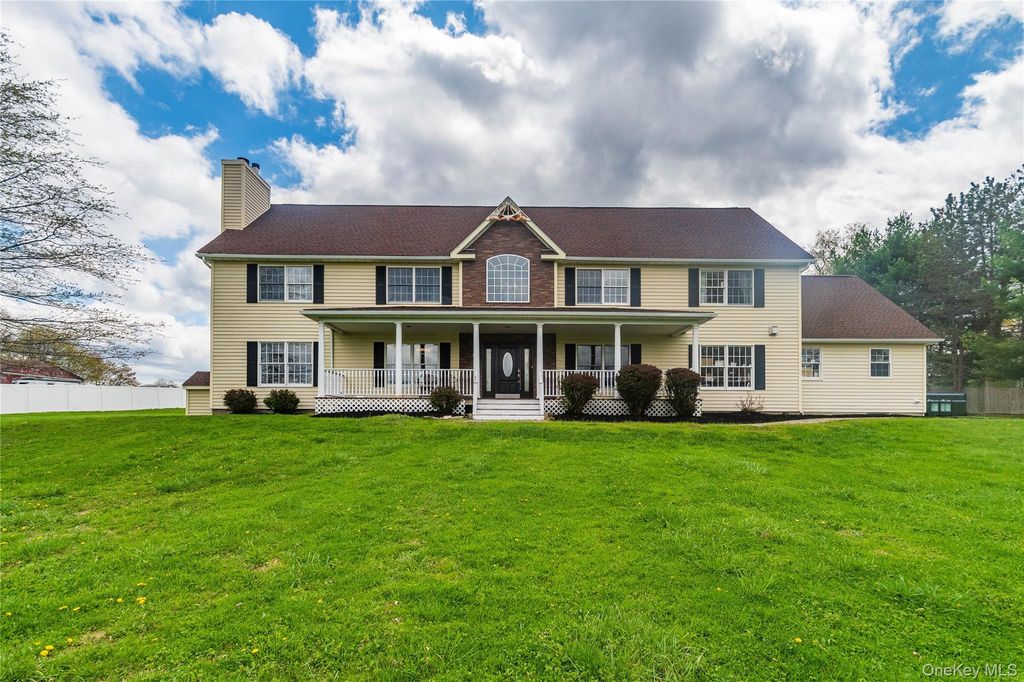 Photo of 107 Dunthorne Drive, Bloomingburg, NY 12721 (MLS # 986819)