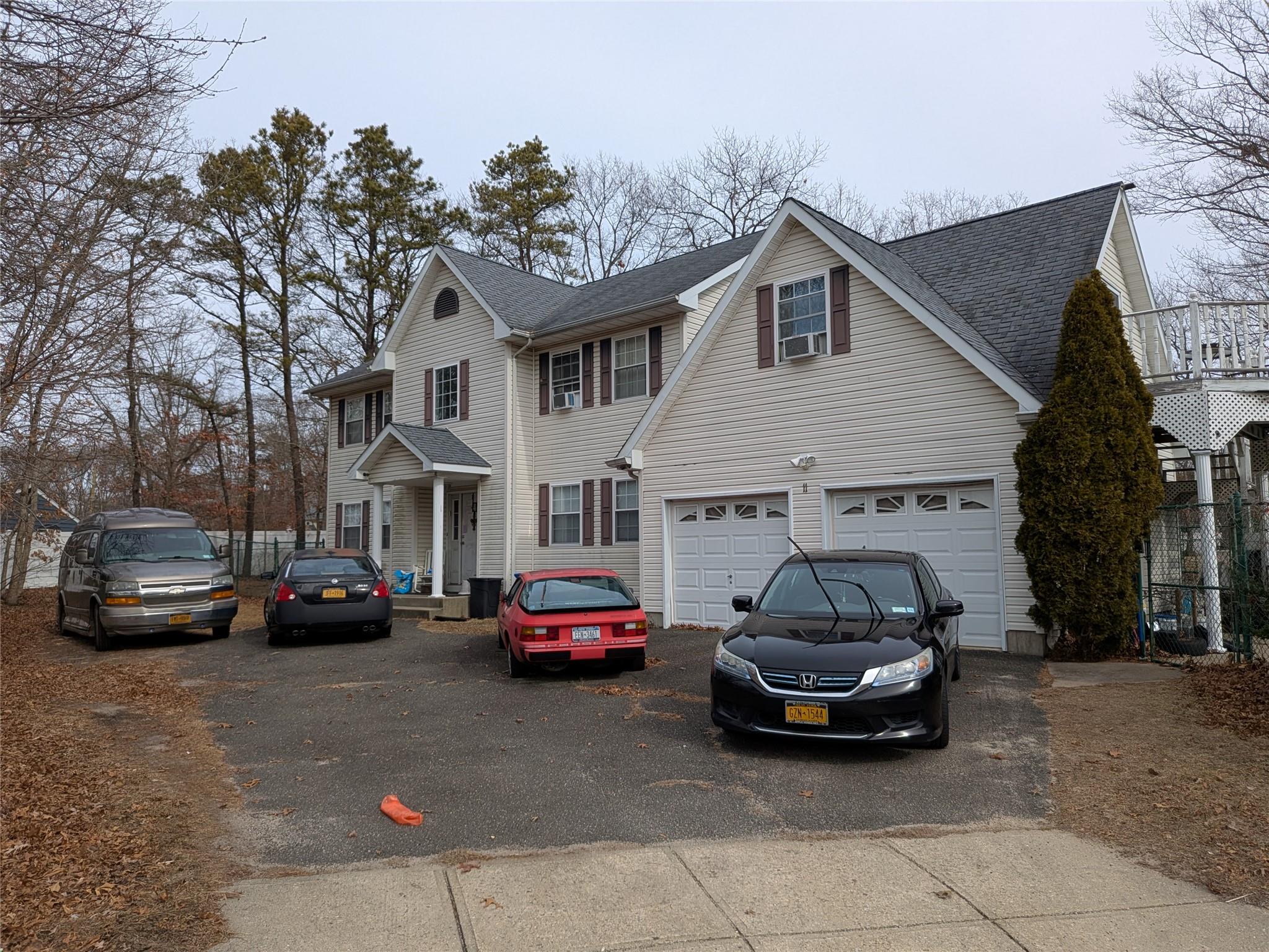 11 Park Avenue, Selden, New York image 1
