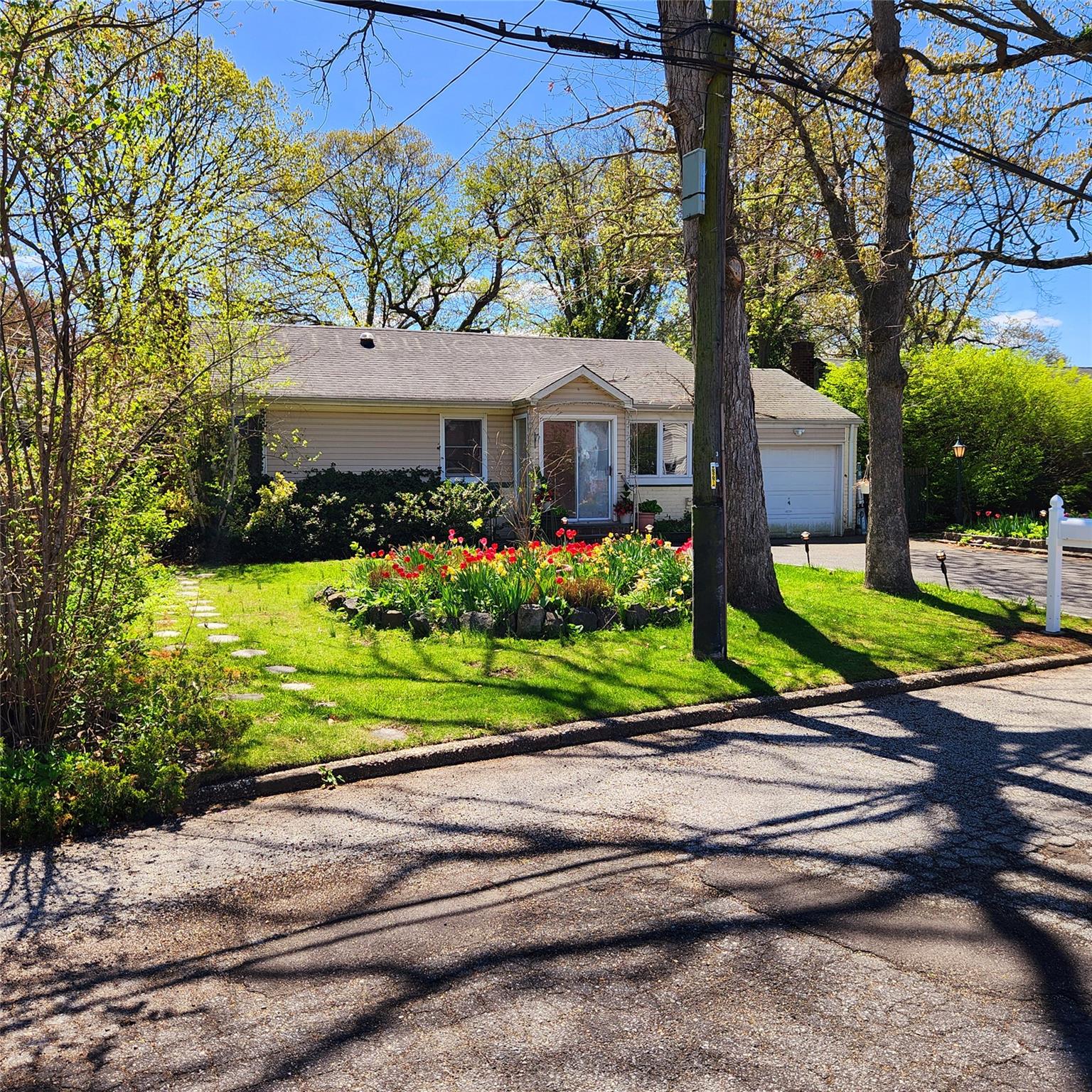 14 Robert Drive, Huntington, New York image 12