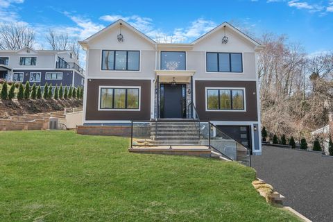150 Sugar Toms Lane East Norwich NY 11732