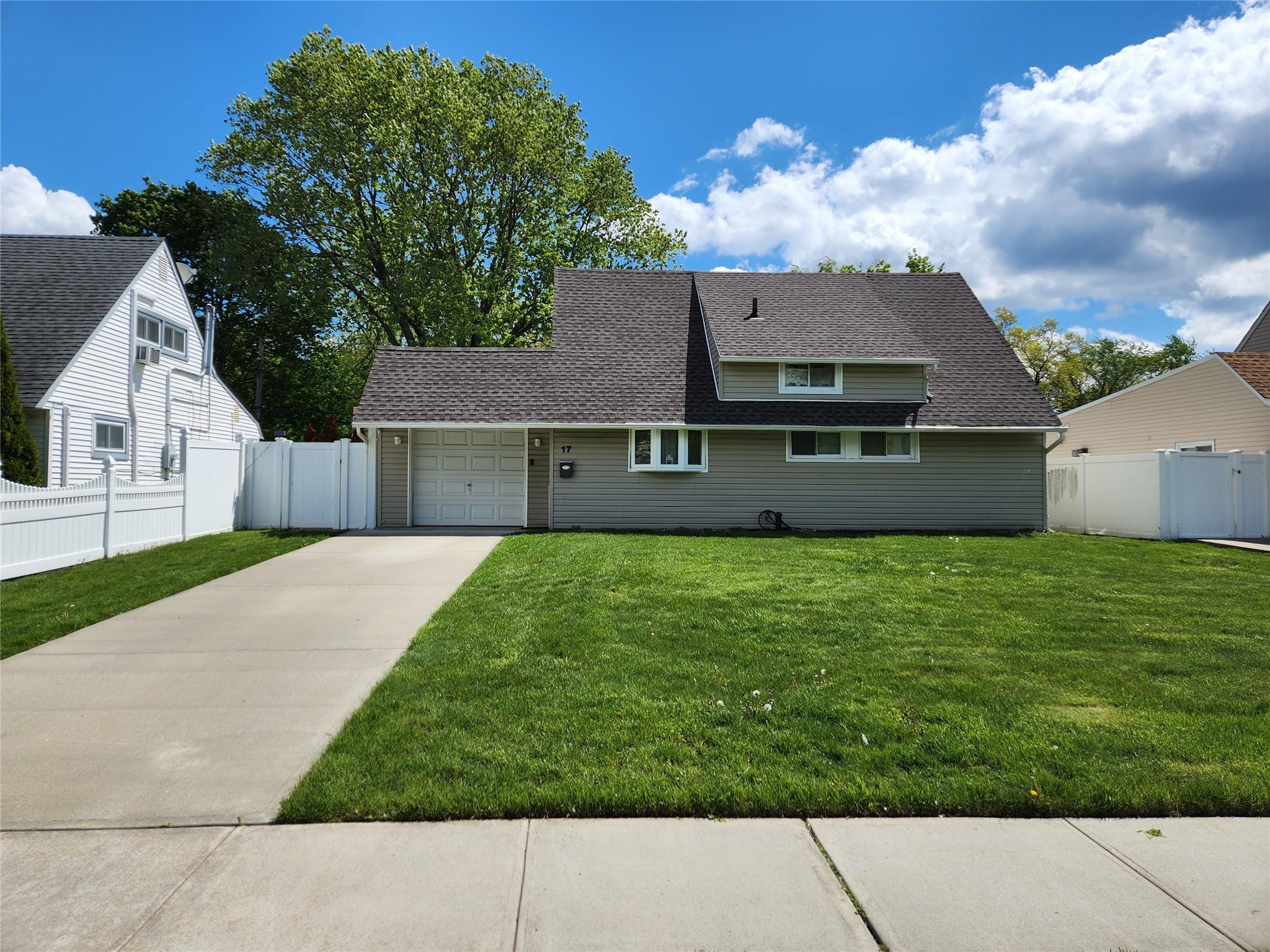 17 College Lane, North Hempstead, New York image 1