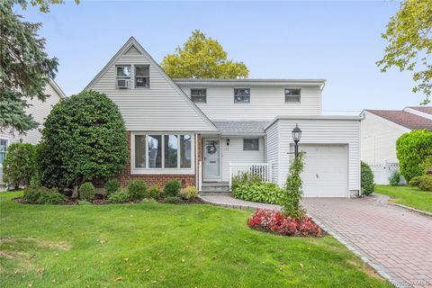 73 Patton Boulevard New Hyde Park NY 11040
