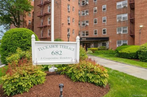 Homes For Sale - 682 Tuckahoe Road #1A<br/> Westchester County, Yonkers, NY 10710