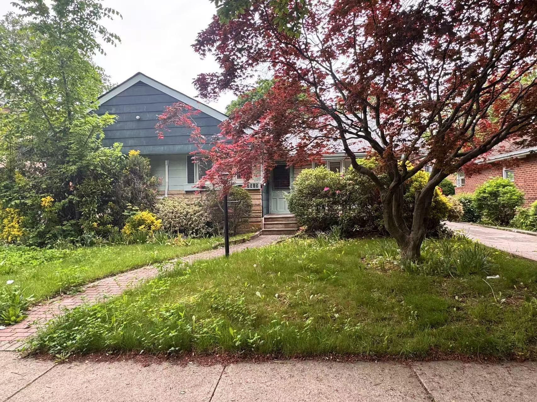Property for Sale at 196th Place, Fresh Meadows, Queens, NY - Bedrooms: 4 
Bathrooms: 2 
Rooms: 8  - $1,650,000