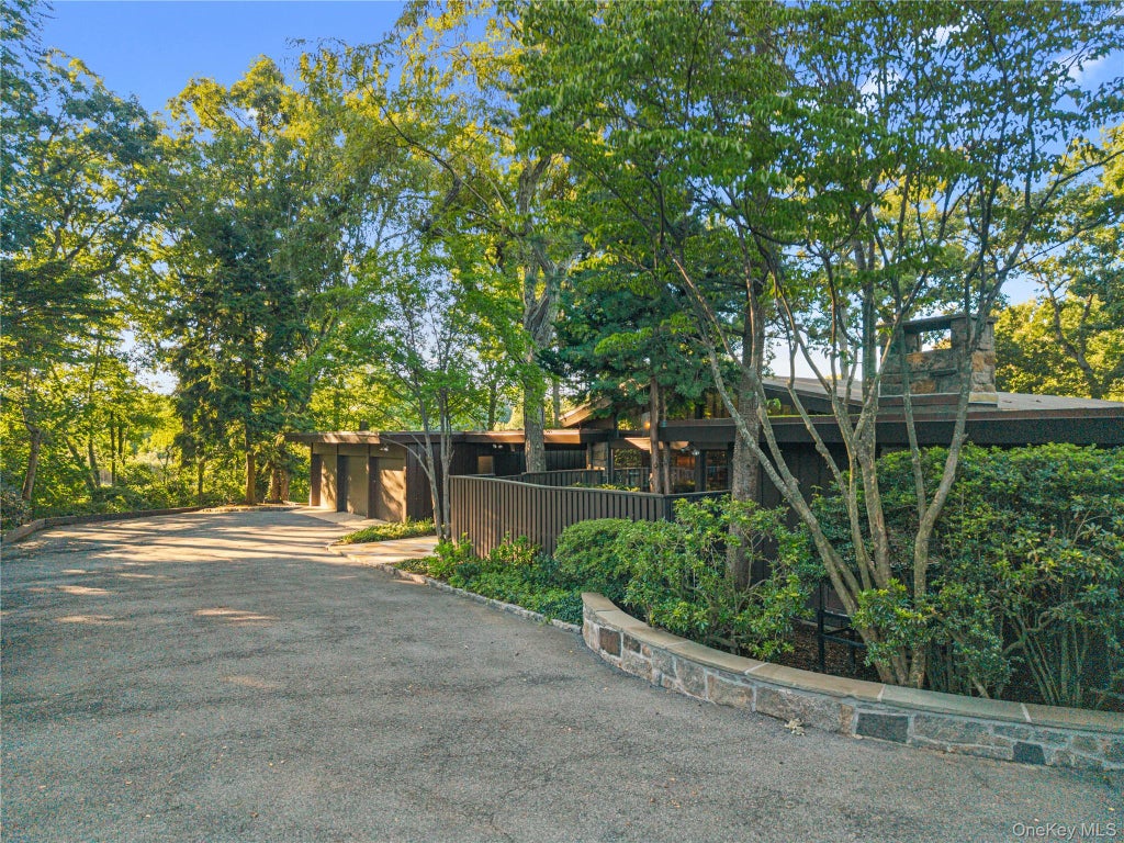 Photo of 11 Oak Lane, Larchmont, NY 10538 (MLS # 1012510)