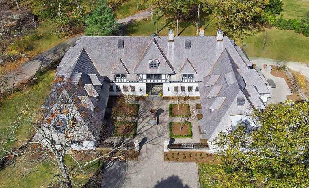 Summit Road, Tuxedo Park, New York - 6 Bedrooms  
11.5 Bathrooms  
17 Rooms - 