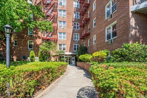 Homes For Sale - 151-05 Cross Island Parkway #6C<br/> Whitestone, NY 11357