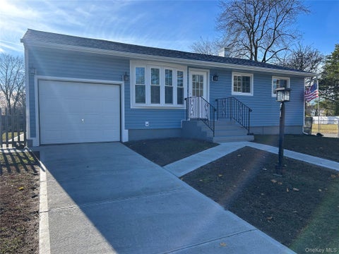 Homes For Sale - 188 Forrest Place<br/> Bay Shore, NY 11706